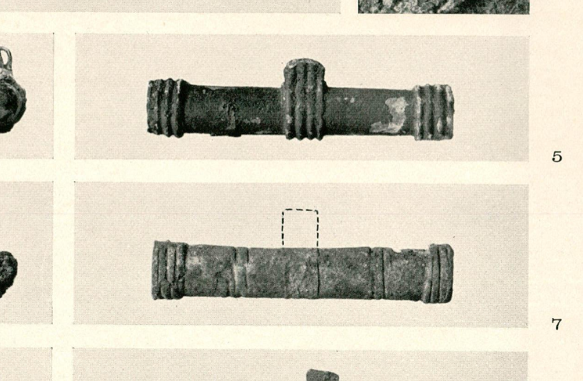 Arbman 1943, Taf. 168:5 (oben) – bronzene Nadelbüchse aus Grab Bj 935 (Bildzitat)
