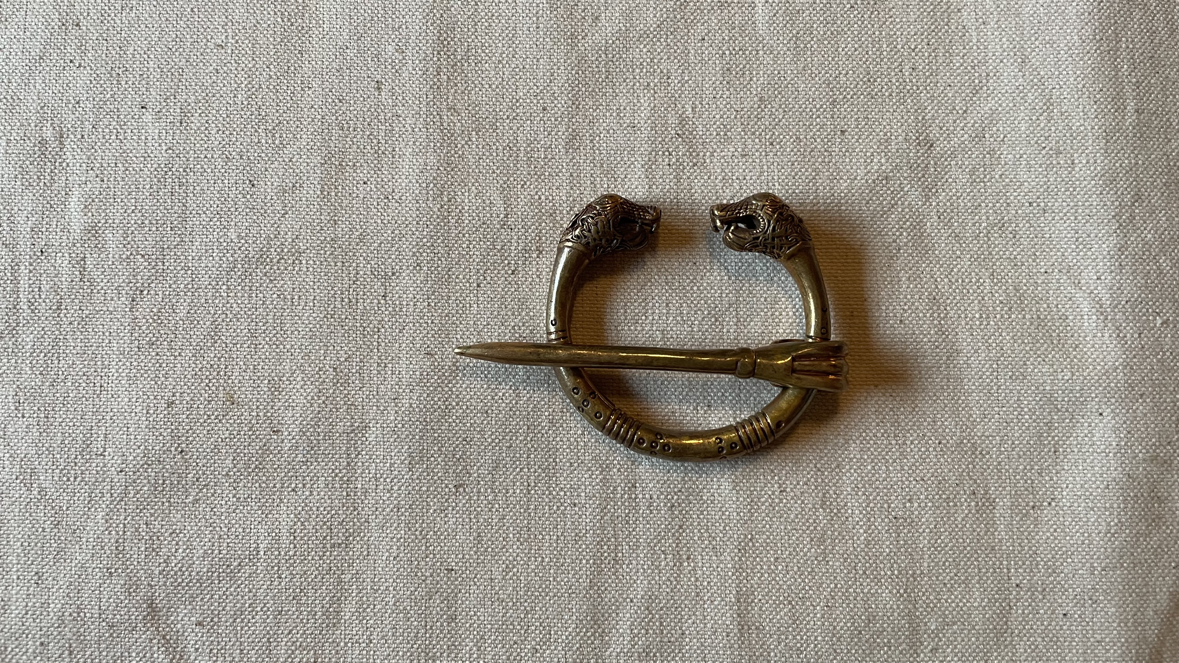 Ringfibel mit Tierkopfenden