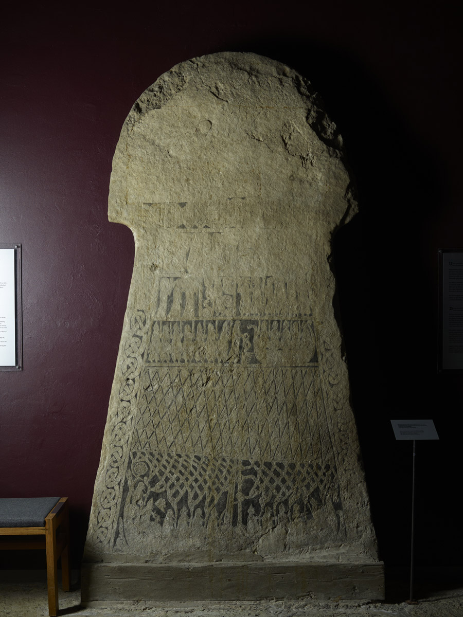 Bildstein Stenkyrka Smiss I (GP 397) in der Bildsteinhalle des Gotlands Museums